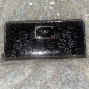 Sliver/Dark Gray/Gun Metal MK Wallet